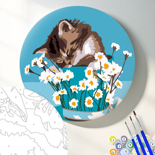 Круглая картина по номерам Котенок и ромашки
