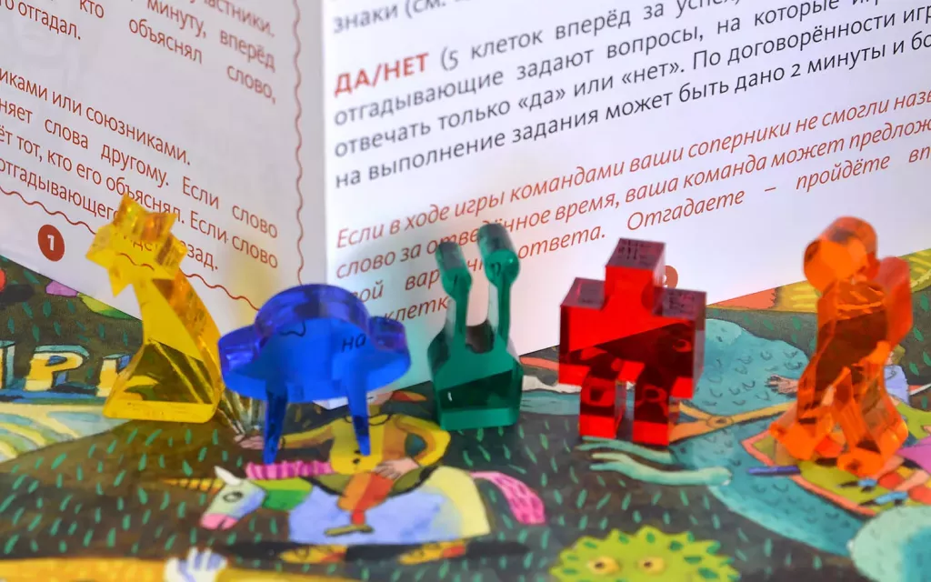 Экивоки для всей семьи, настольная игра SOVABOOKS, веселая семейная игра для совместного развлечения.
