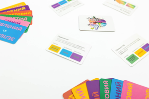 Настільна гра bRainbow від Sovabooks для дітей, яскравий дизайн, ігровий стіл із фішками та картками для розваги.