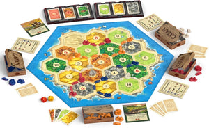 Настольная игра "CATAN" от Sovabooks, изображение коробки с игровым полем и компонентами для развлечений.