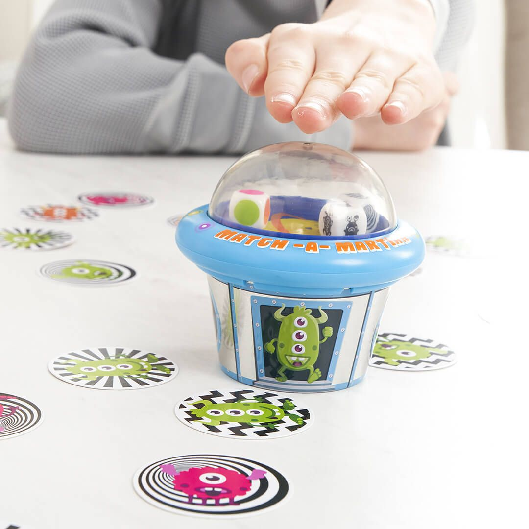 Детская настольная игра Pop-A-Tops: Знайди марсіанина от SOVABOOKS, яркая и увлекательная игра для детей на тему поиска марсианина.