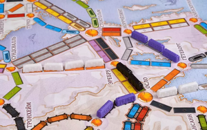 Настольная стратегическая игра Ticket to Ride: Северные страны от Sovabooks, изображение коробки на белом фоне