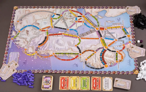 Настольная игра Ticket to Ride: Северные страны от Sovabooks, стратегическая игра для любителей путешествий и железных дорог.