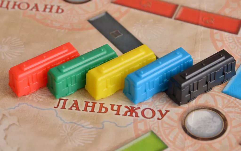 Дополнение к настольной игре Ticket to Ride: Азия от SOVABOOKS, изображение коробки и игровой компоненты