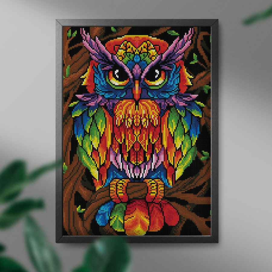 Алмазная мозаика Совушка 40x50 см от Sovabooks, яркое изображение совы с разноцветными алмазами на фоне.
