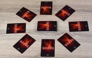 Настольная игра Мафия. Большой город от Sovabooks — классическая игра для компании, изображение коробки на белом фоне