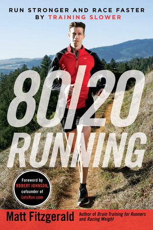 Обложка книги "80/20 Running" Мэтта Фицджеральда и Роберта Джонсона по обучению языкам, изображение на белом фоне